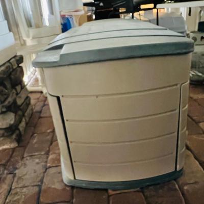 Large Rubbermaid Storage and Pool Equipment (L-JM)