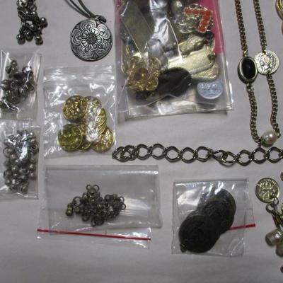 Collection Of Decorative Necklaces & Parts Lot 114