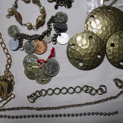 Collection Of Decorative Necklaces & Parts Lot 114