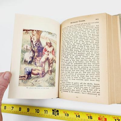 VINTAGE ROBINSON CRUSO HARDBACK BOOK