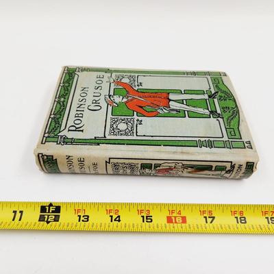 VINTAGE ROBINSON CRUSO HARDBACK BOOK