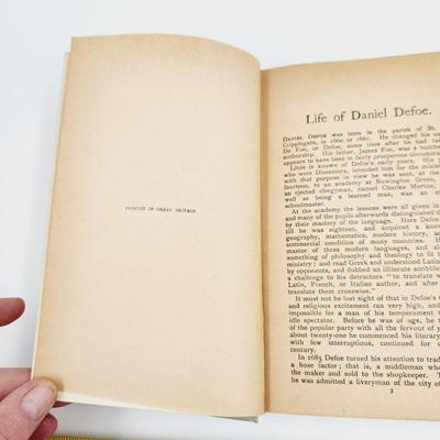 VINTAGE ROBINSON CRUSO HARDBACK BOOK