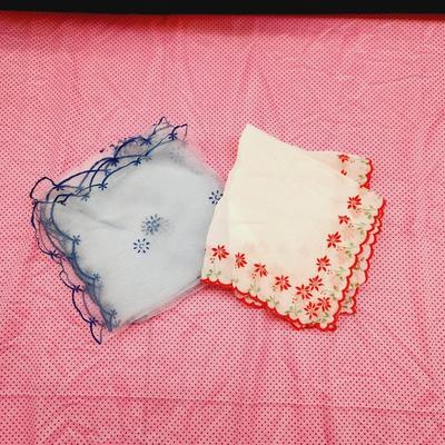 VINTAGE LACY HANKERCHIEFS