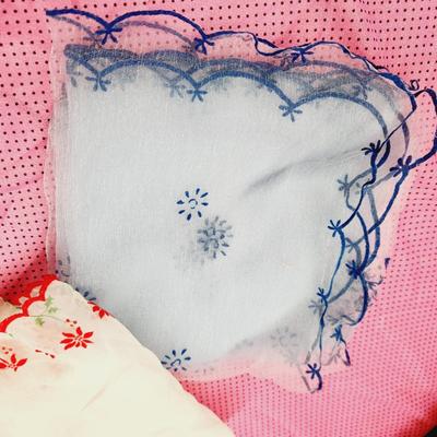 VINTAGE LACY HANKERCHIEFS