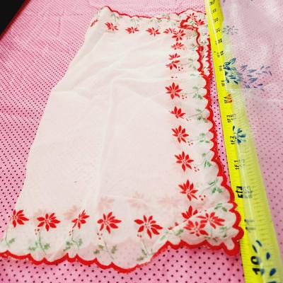 VINTAGE LACY HANKERCHIEFS