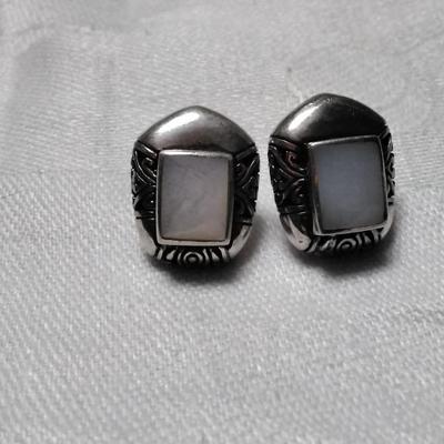 Attractive Mother of Pearl 925 Studs