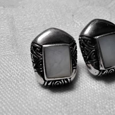 Attractive Mother of Pearl 925 Studs