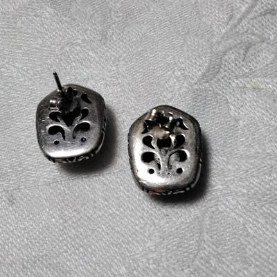 Attractive Mother of Pearl 925 Studs