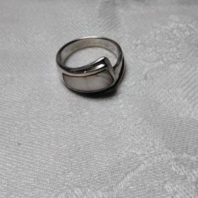 One Of A Kind Mother of Pearl 925 Ring Size 7.5
