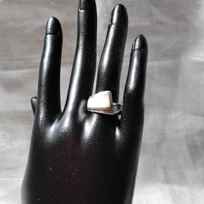 One Of A Kind Mother of Pearl 925 Ring Size 7.5