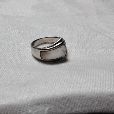 One Of A Kind Mother of Pearl 925 Ring Size 7.5