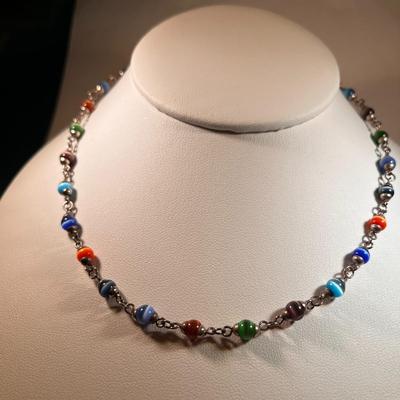 COLORFUL STRIATED BEAD NECKLACE