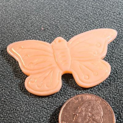 CARVED SEASHELL BUTTERFLY CHARM/PENDANT