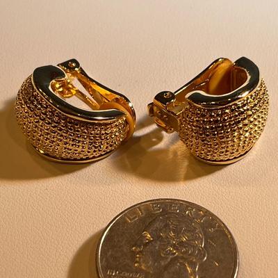 VINTAGE CLIP-ON GOLD-TONE EARRINGS