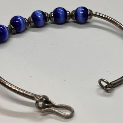 VINTAGE BRACELET BLUE STRIPED GLASS BEADS