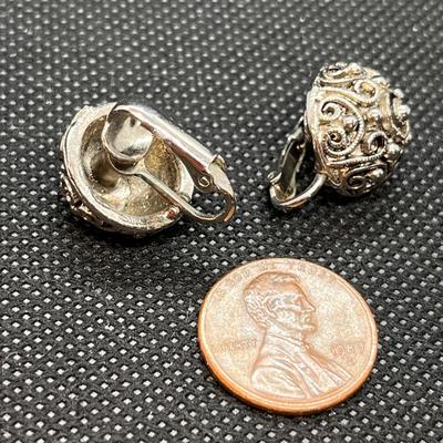 VINTAGE SILVERY BUTTON FILIGREE EARRINGS