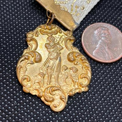 VINTAGE SHEPHARD & LAMBS PENDANT ON BROCADE