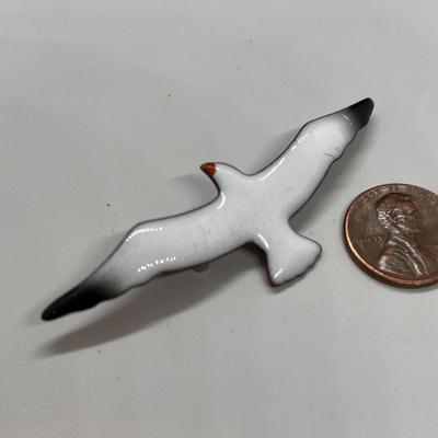 VINTAGE SEAGULL PIN PORCELAIN ENAMEL COPPER