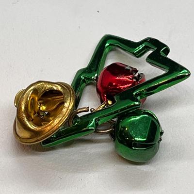 CHRISTMAS TREE PIN BACK DANGLE BELLS