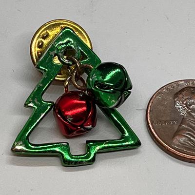 CHRISTMAS TREE PIN BACK DANGLE BELLS