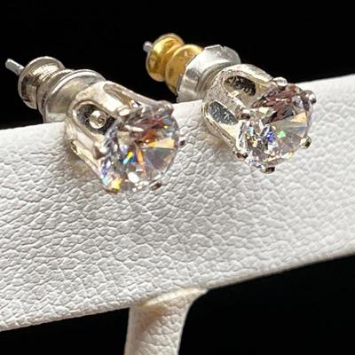 SMALL BRILLIANT CUT CRYSTAL EARRINGS 