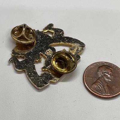 VINTAGE ENAMELED ORGANIZATION PIN