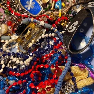 JUNQUE JEWELRY LOT- ODDS & ENDS