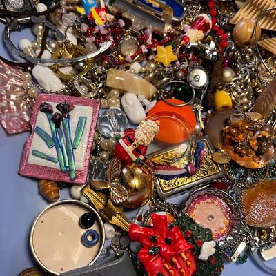 JUNQUE JEWELRY LOT- ODDS & ENDS