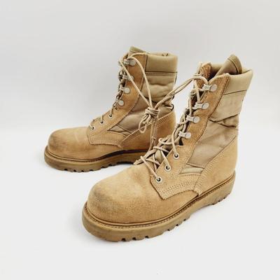 WOMENS TAN COMBAT BOOTS (SIZE UNKNOWN 10 INCHES)