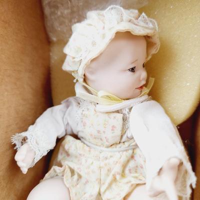ASHTON DRAKE YOLANDA BELLOS PERFECT BABIES COLLECTION - LISA