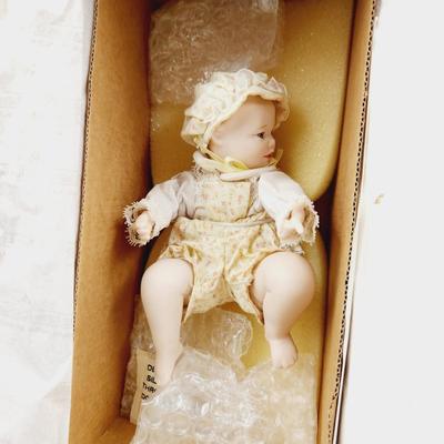 ASHTON DRAKE YOLANDA BELLOS PERFECT BABIES COLLECTION - LISA