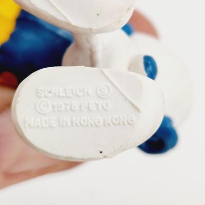 VINTAGE COLLECTABLE SMURF FIGURINES