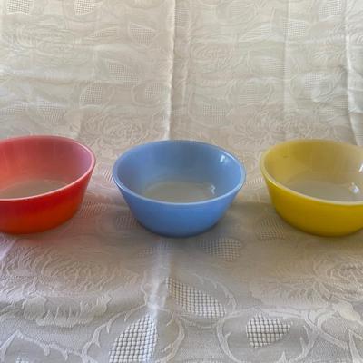 Set of three vintage Fire King bowls