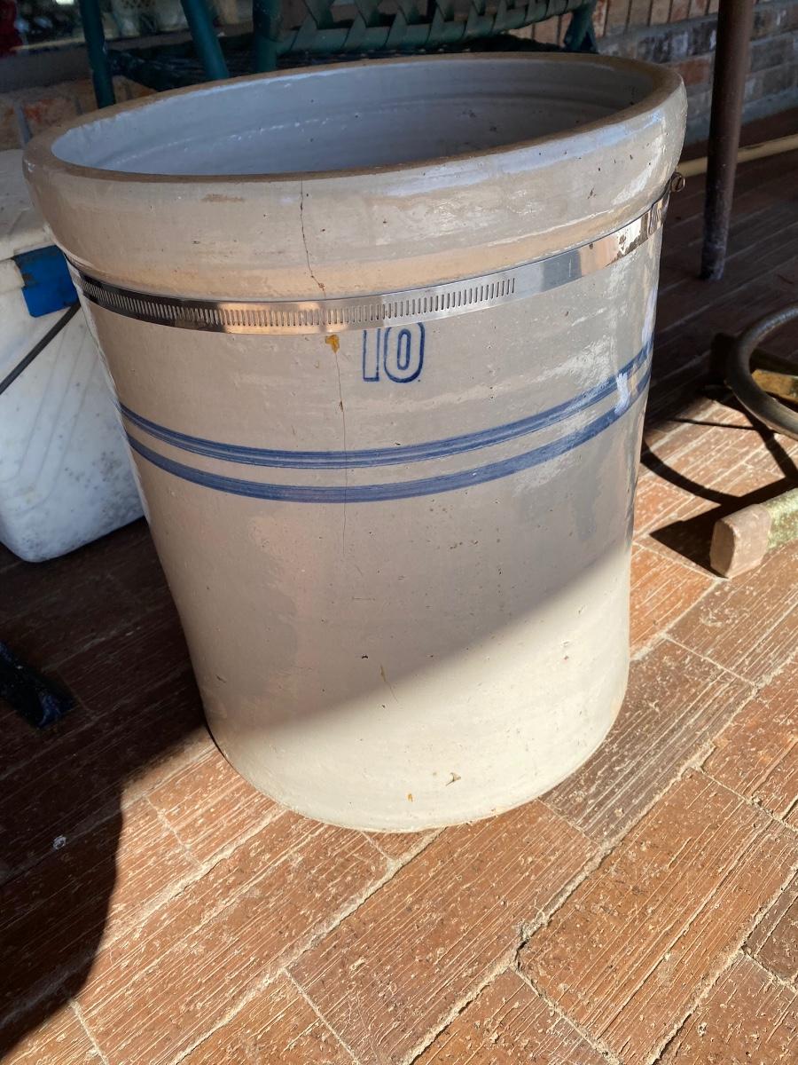 Vintage 10 gallon crock