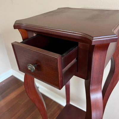 BOMBAY Accent End Table Cherry