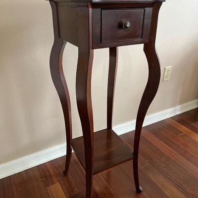 BOMBAY Accent End Table Walnut
