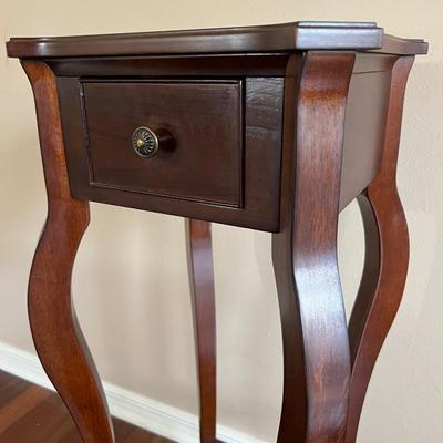 BOMBAY Accent End Table Walnut