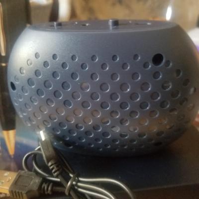 Sean Pen cam. mib &Vivitar  Blue tooth speaker  mib