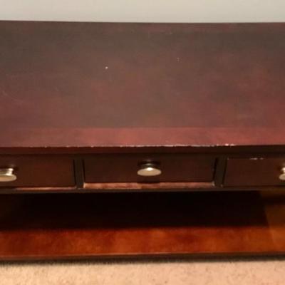 Coffee Table with 3 drawers