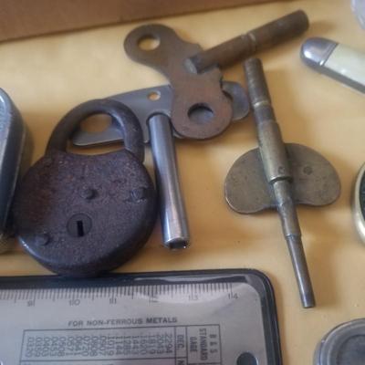 Manly Manly Lot Knife Lighters keys ruler etc