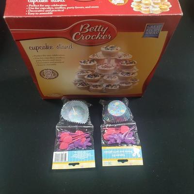 Cupcake Multi-Tier Stand & 2 packs of muffin papers/decorative picks