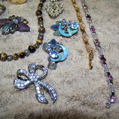 Lot of costume jewelry