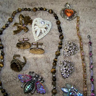 Lot of costume jewelry
