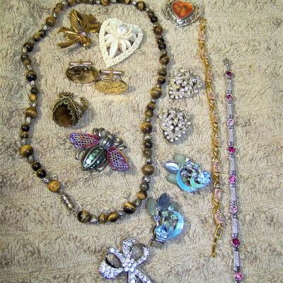 Lot of costume jewelry
