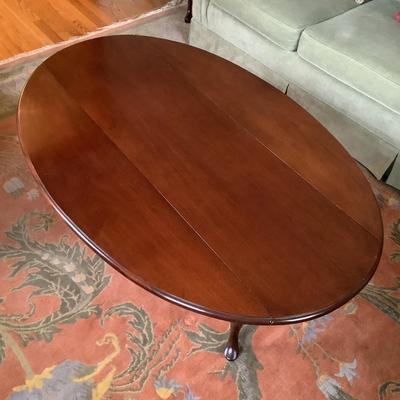 526 Queen Anne Style Oval Drop Leaf Mahogany Coffee Table