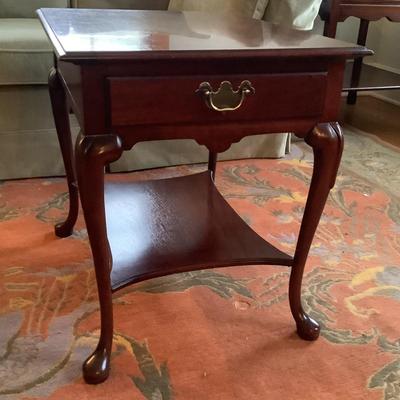 529 Hickory Chair Co. Mahogany Queen Anne Style End Table