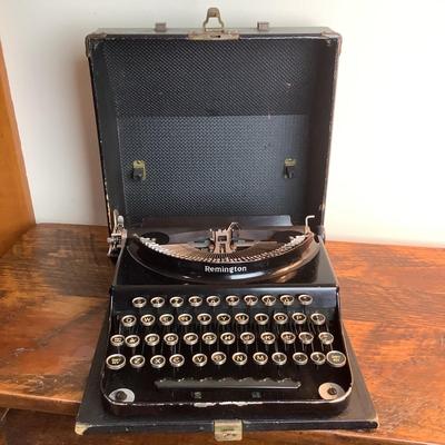 548 Antique Remington Typewriter with Case
