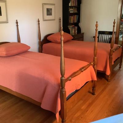 572 Pair of Vintage Hitchcock Four Poster Twin Beds