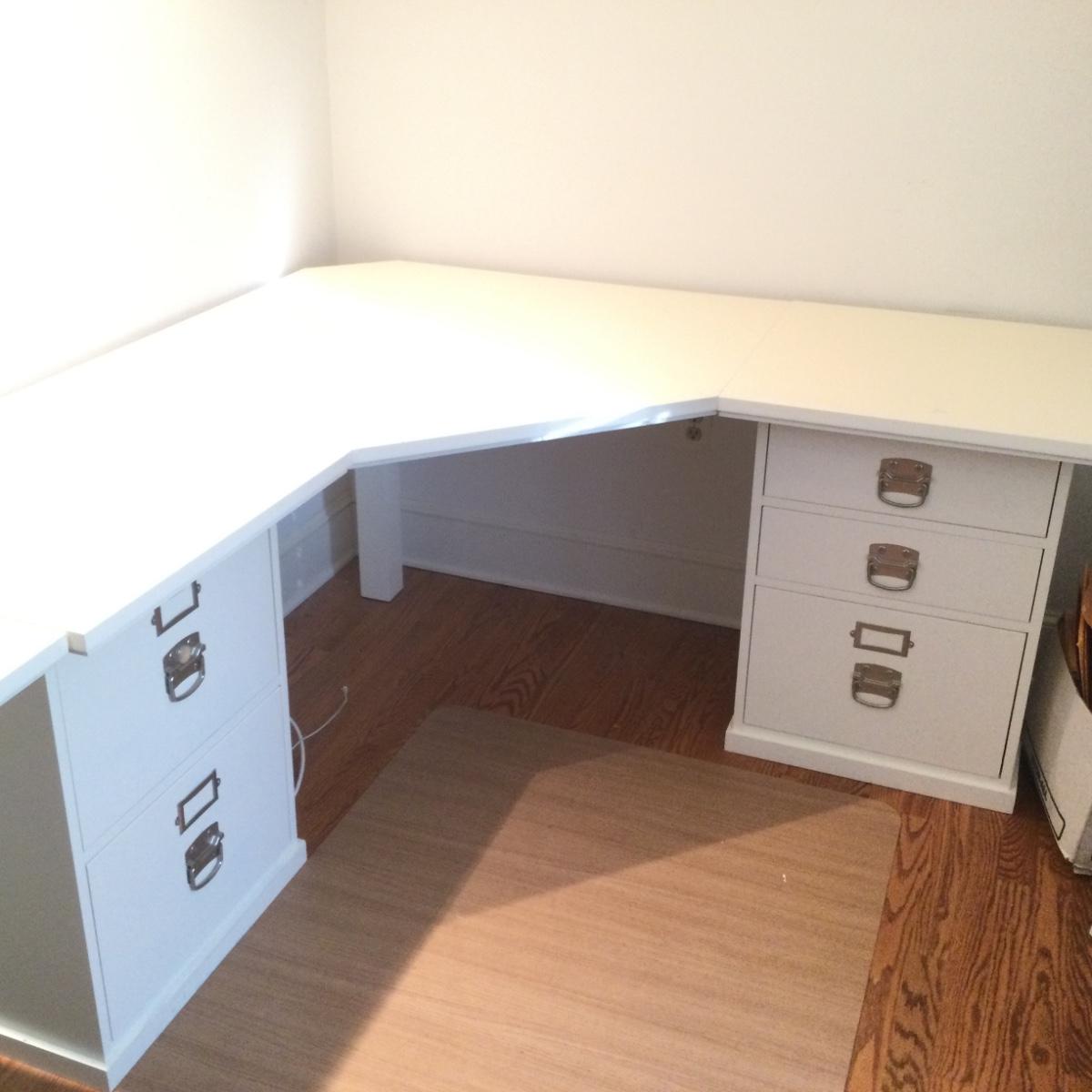 581 Pottery Barn White Corner Desk