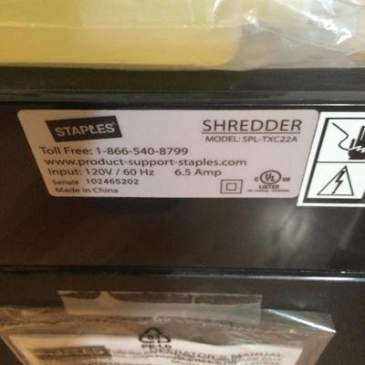 589 Staples Paper Shredder